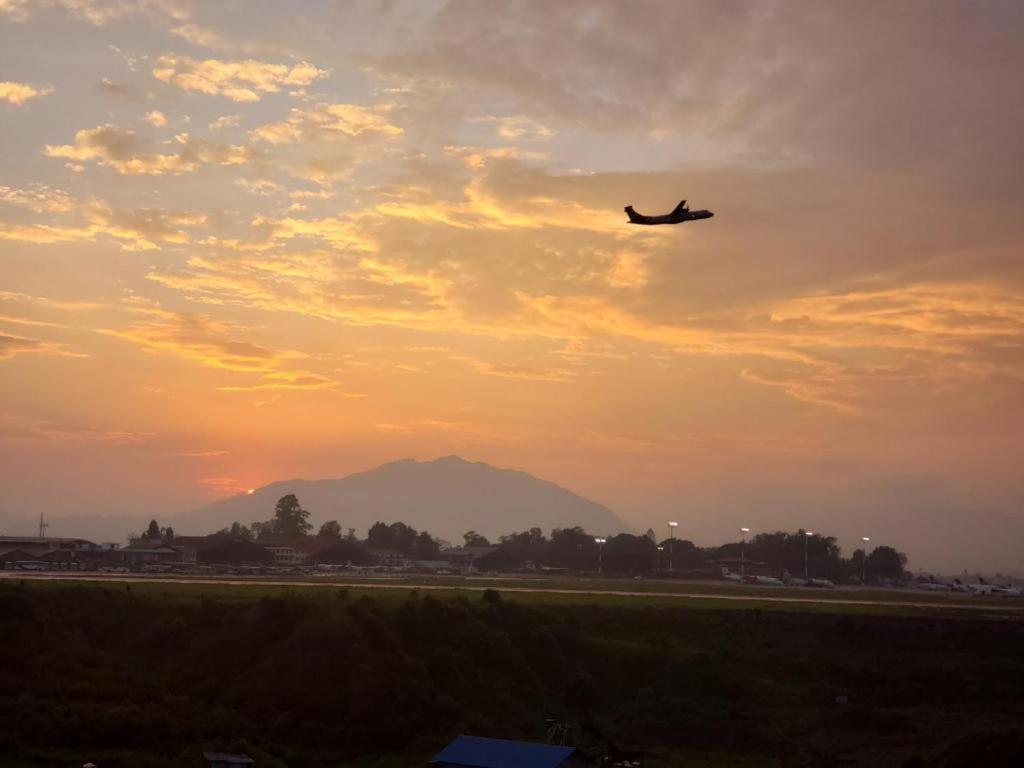 Kathmandu Airport View Hotel And Lodge Extérieur photo